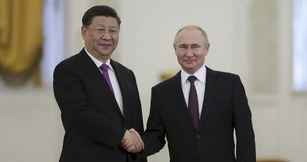 Žádali Rusové Čínu o vojenské vybavení kvůli invazi? „Dezinformace z USA,“ tvrdí Peking 