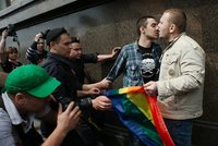 Čečensko vraždí gaye, tvrdí tisk. „Nesmysl. Žádní tu nejsou,“ směje se stát