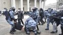 Ruská policie zatkla od rána při protestech proti věznění opozičního předáka Navalného přes 1600 lidí