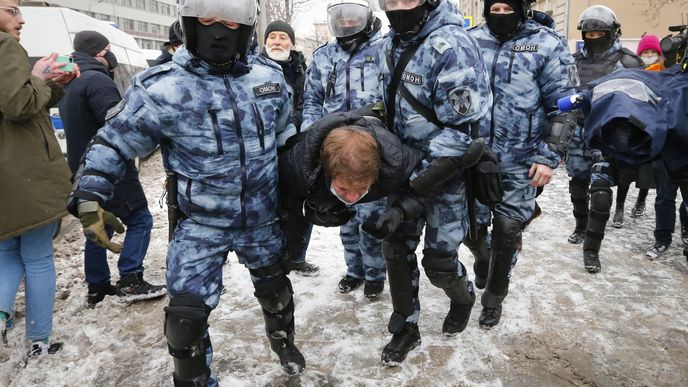 Ruská policie zatkla od rána při protestech proti věznění opozičního předáka Navalného přes 1600 lidí