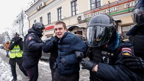 Policejní manévry a zatýkání během demonstrací za vězněného Navalného (31.1.2021)