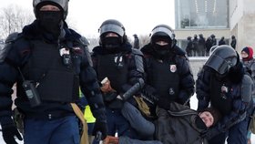 Policejní manévry a zatýkání během demonstrací za vězněného Navalného (31.1.2021)