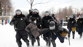 Rusko: Zatýkání během dalších protestů za vězněného Navalného (31. 1. 2021)