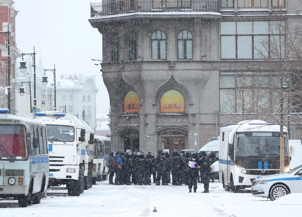 Policejní manévry a zatýkání během demonstrací za vězněného Navalného (31.1.2021)