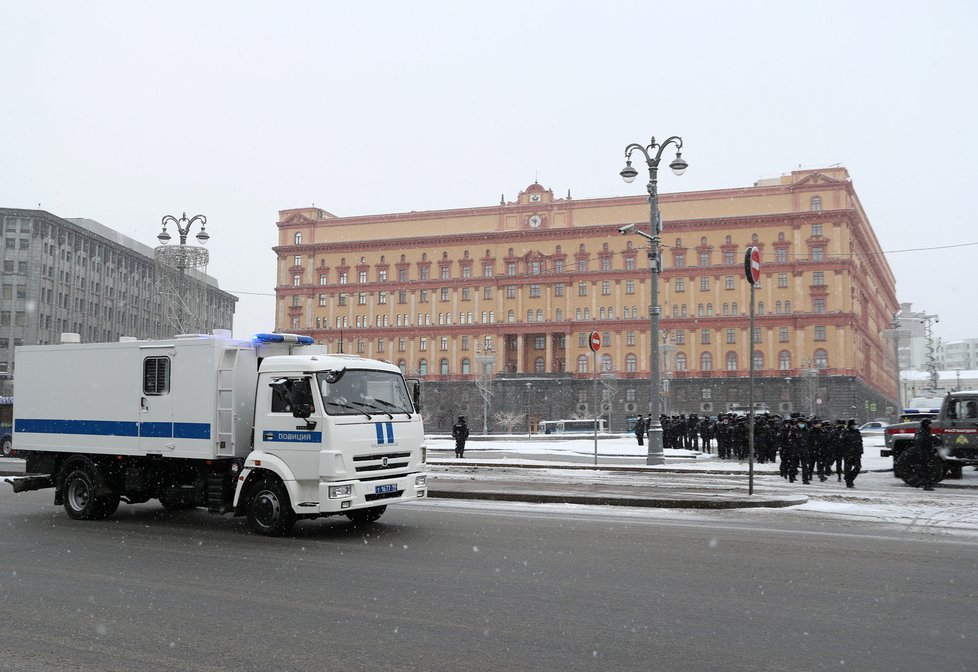 Policejní manévry a zatýkání během demonstrací za vězněného Navalného (31.1.2021)