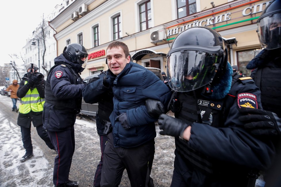 Policejní manévry a zatýkání během demonstrací za vězněného Navalného (31.1.2021)