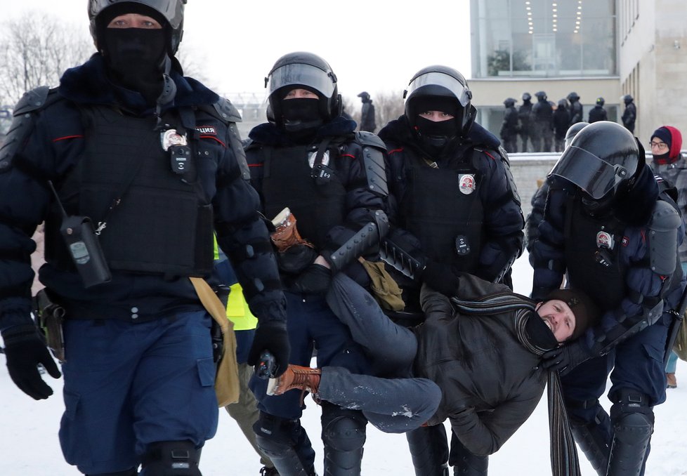 Policejní manévry a zatýkání během demonstrací za vězněného Navalného (31.1.2021)