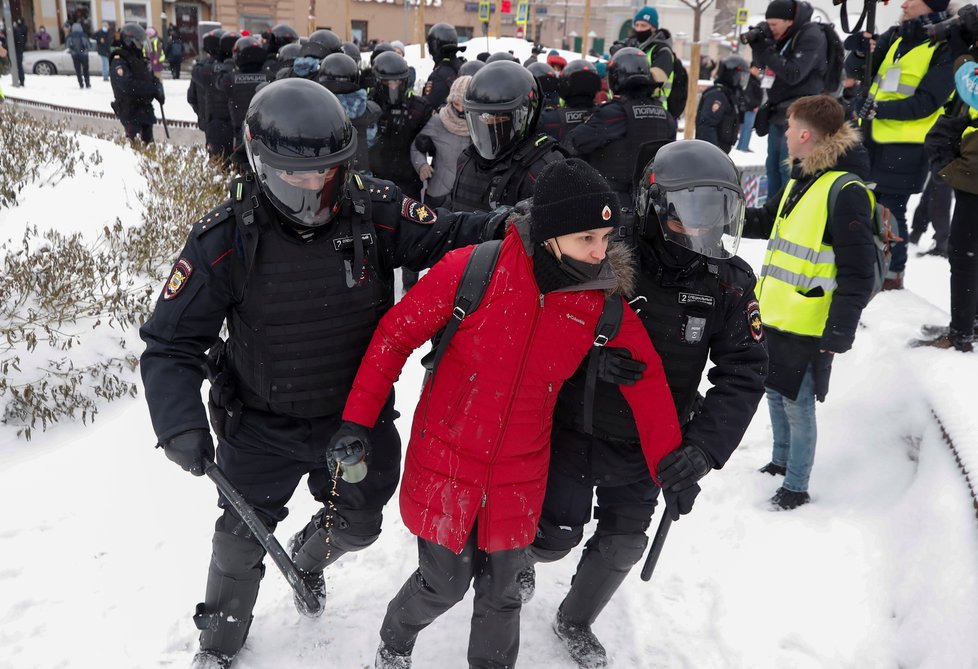 Policejní manévry a zatýkání během demonstrací za vězněného Navalného (31.1.2021)