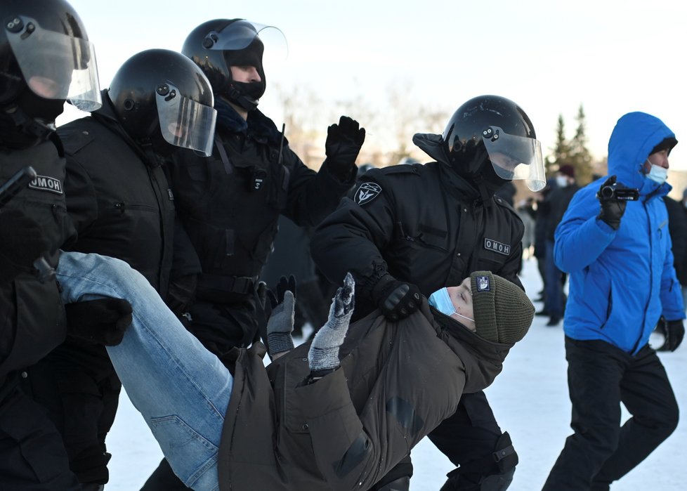 Rusko: Zatýkání během dalších protestů za vězněného Navalného (31.1.2021)