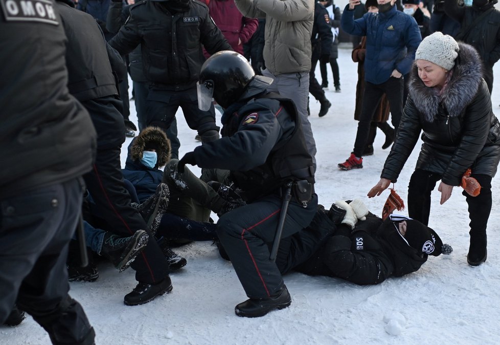 Rusko: Zatýkání během dalších protestů za vězněného Navalného (31.1.2021)