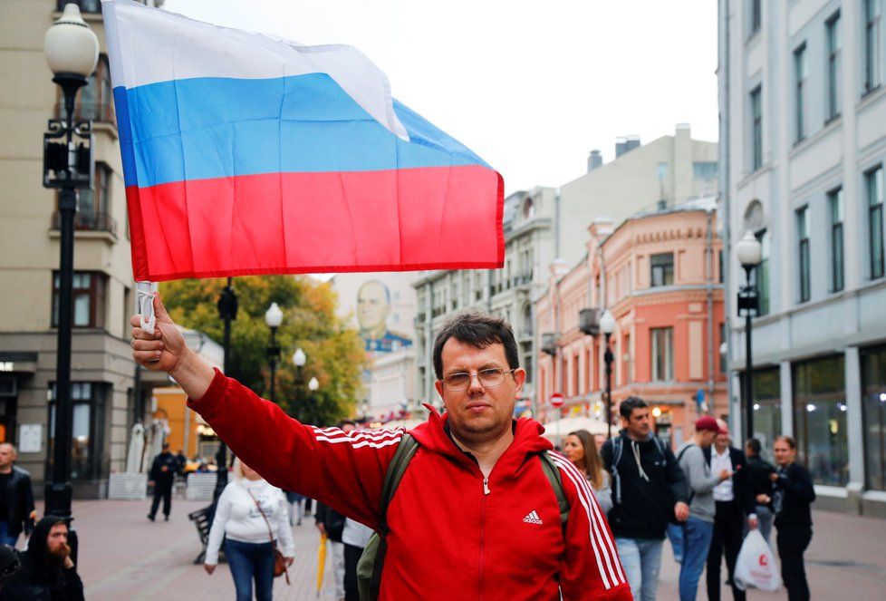 Demonstrace opozice v Moskvě pokračují individuálními protesty (17. 8. 2019)