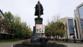 Demonstrace opozice v Moskvě pokračují individuálními protesty (17. 8. 2019)