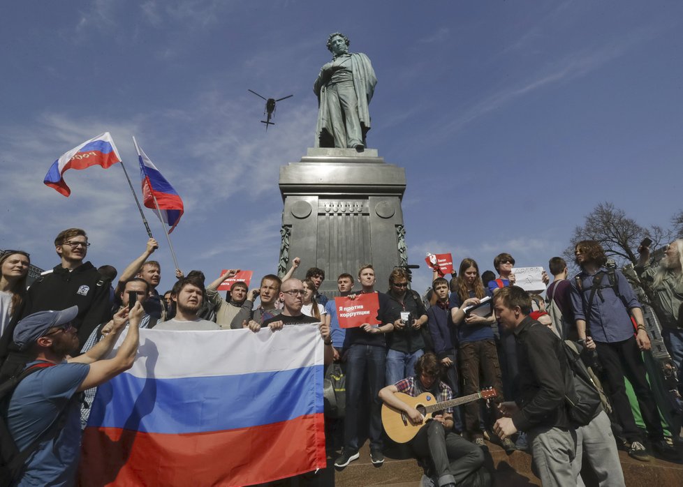 Protivládní demonstrace v Rusku doprovázelo masivní zatýkání. Policie zadržela přes 1600 lidí.
