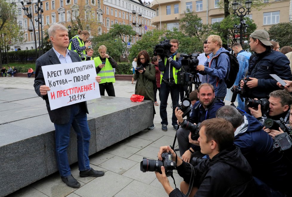 Demonstrace opozice v Moskvě pokračují individuálními protesty (17. 8. 2019)