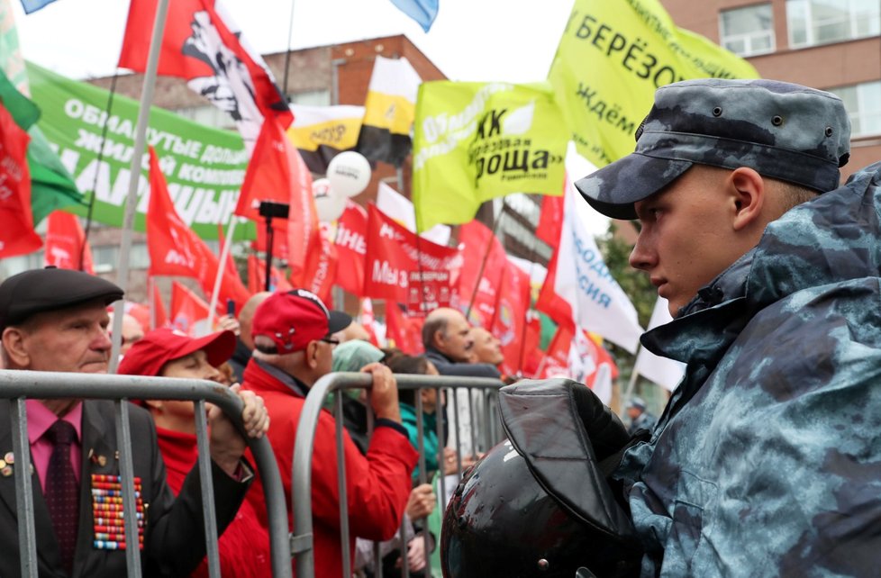 Demonstrace opozice v Moskvě pokračují individuálními protesty (17. 8. 2019)