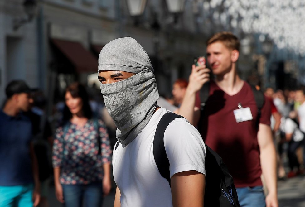 Policie v sobotu zatkla přes 560 účastníků nepovolené demonstrace u moskevské radnice, kterou svolala opozice kvůli vyloučení části kandidátů z komunálních voleb. (27. 7. 2019)