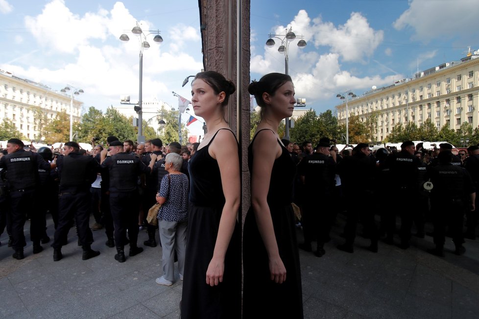 Během velkých demonstrací v Moskvě došlo na rozsáhlá zatýkání