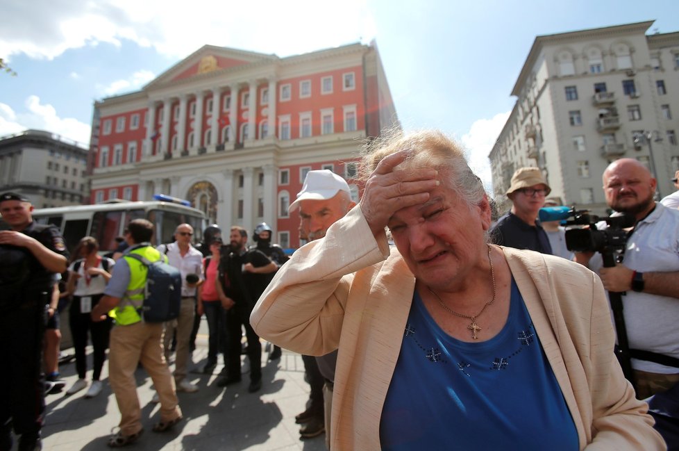 Během velkých demonstrací v Moskvě došlo na rozsáhlá zatýkání