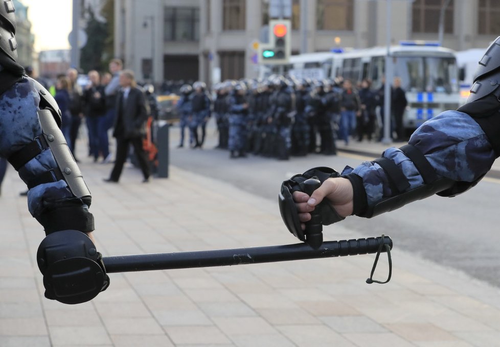 Během velkých demonstrací v Moskvě došlo na rozsáhlá zatýkání
