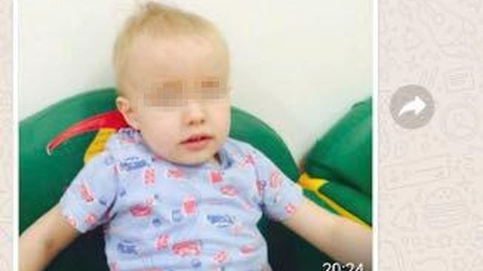 Za modrooké dítě inkasují zaměstnanci sociálky přes prostředníky 80 000 rublů.