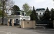 Sídlo ruské ambasády v Praze zůstává nedotknutelné.