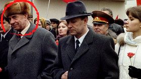 Ve věku 95 let zemřel ruský maršál Dmitrij Jazov. Na snímku vlevo s Olegem Šeninem a jeho dcerou.