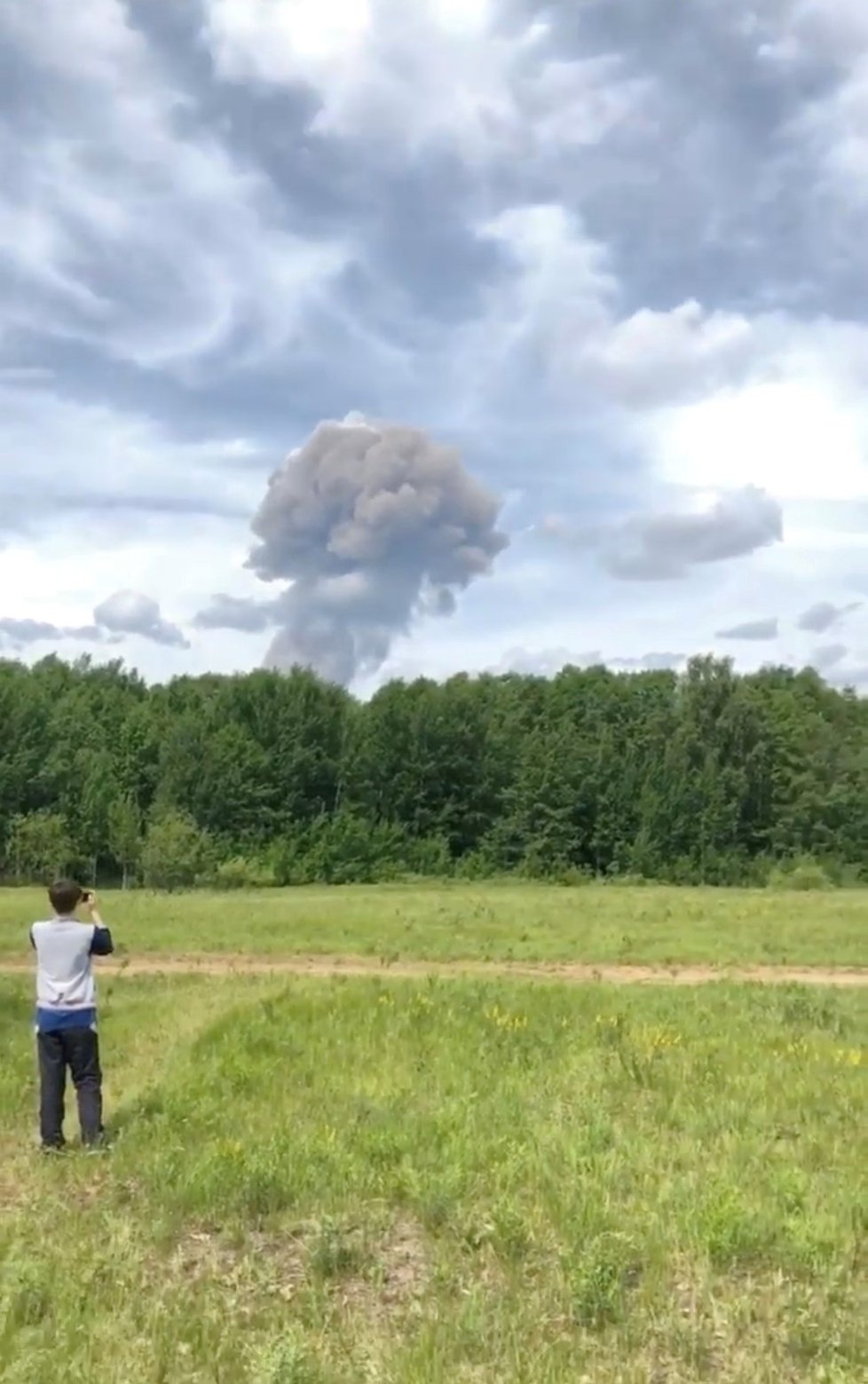 Dvě exploze v ruském závodě na výrobu trhavin Kristall ve městě Dzeržinsk v centrální části země dnes zranily nejméně 19 lidí.