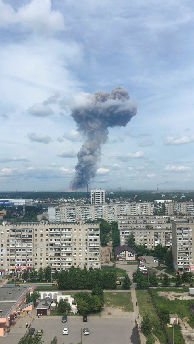 Dvě exploze v ruském závodě na výrobu trhavin Kristall ve městě Dzeržinsk v centrální části země dnes zranily nejméně 19 lidí.