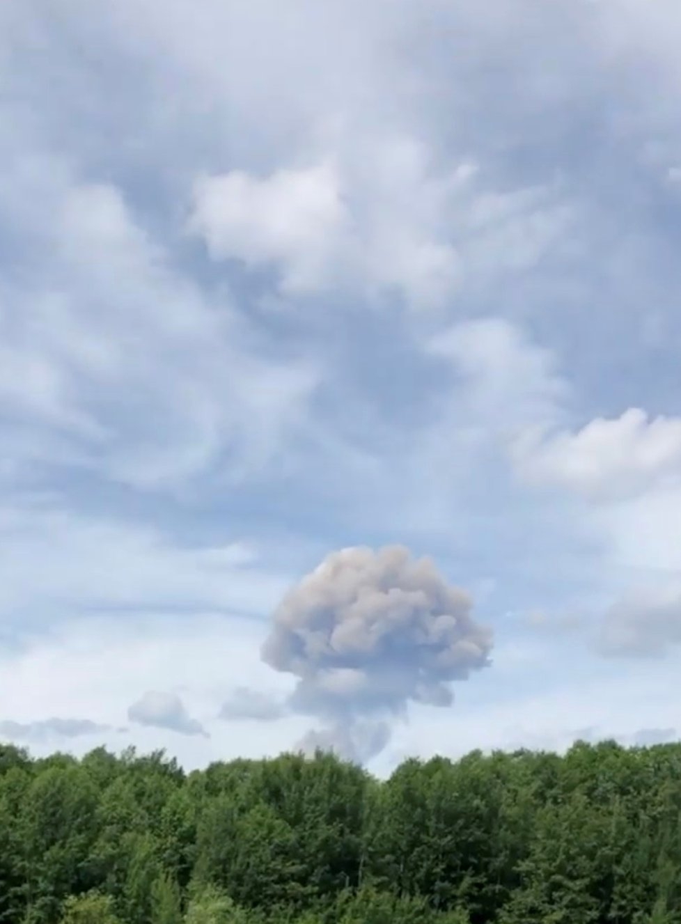 Dvě exploze v ruském závodě na výrobu trhavin Kristall ve městě Dzeržinsk v centrální části země dnes zranily nejméně 19 lidí.