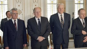 Zleva doprava - Kravčuk, Šuškevič a Jelcin