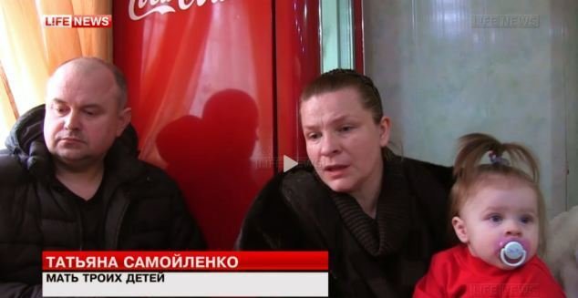 Vystrašená matka říká, jak přežila jenom díky tomu, že mluví ukrajinsky. Nebo je to celé jinak?