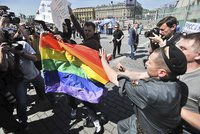 Rusové proti gayům přitvrzují. Za veřejné projevy homosexuality žádají vězení