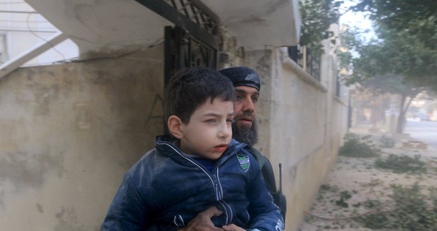 Smrtící plyn v Idlibu pocházel z vybuchlých skladů rebelů, tvrdí Rusko