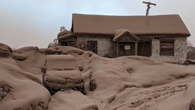 Silná erupce sopky Šiveluč na ruském poloostrově Kamčatka. Popel na řídce obydleném poloostrově zasypal krajinu i vesnice.