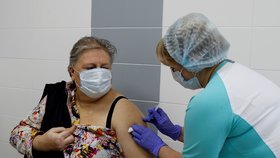 Nepříjemnost ruské vakcíny: Lidé musí dva měsíce abstinovat, jinak nezískají imunitu