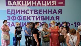 Rusko očkuje cizince pracující v zemi proti koronaviru