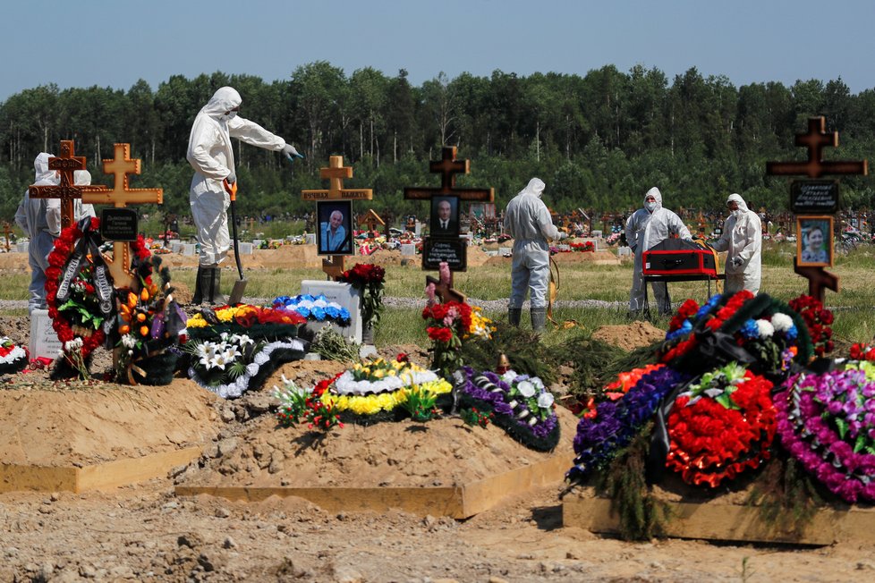 Šíření koronaviru v Rusku: Hřbitovy se postupně plní. (26.6.2020)