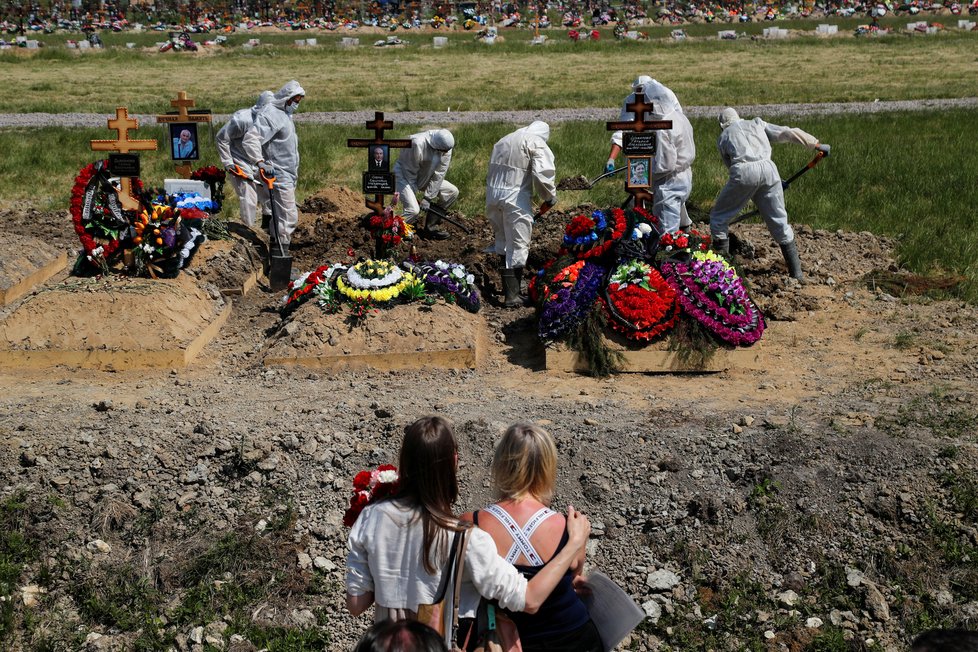 Šíření koronaviru v Rusku: Hřbitovy se postupně plní (26.6.2020)