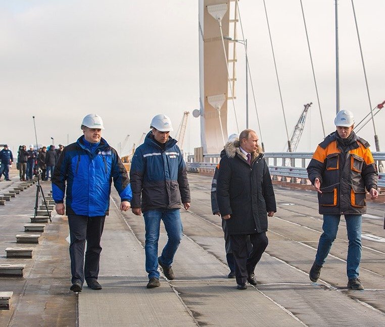 Na stavbu mostu dohlížel také prezident Vladimir Putin.