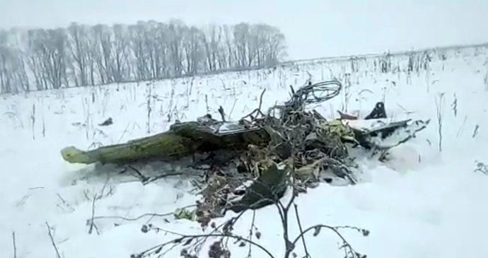 Trosky ruského letadla An-148, které se v neděli 11. února zřítilo krátce po startu z letiště Domodědovo, při havárii zahynulo všech 71 lidí na palubě