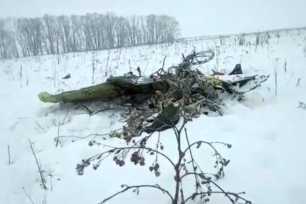 Trosky ruského letadla An-148, které se v neděli 11. února zřítilo krátce po startu z letiště Domodědovo, při havárii zahynulo všech 71 lidí na palubě