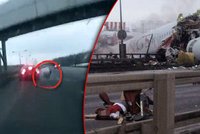 Takhle se zřítil v Rusku tupolev letící z Česka: Kolo letadla narazilo do auta!