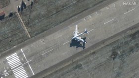 Na armádní letiště Engels v Rusku zaútočil dron, Moskva obvinila Kyjev