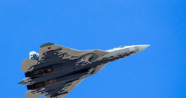 Neslavný začátek ruské chlouby: Stíhačka havarovala už při zkušebním letu