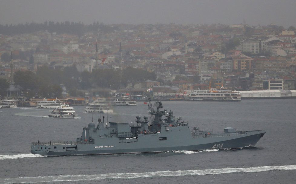 Ruské námořnictvo prý vyslalo svá průzkumná plavidla ke korejským břehům, aby sledovala akce Američanů.