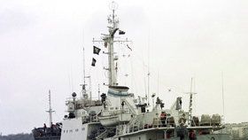 Ruská výzvědná loď se v Černém moři po kolizi potopila.