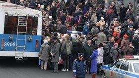 V Moskvě zavládla po atentátu v březnu 2010 panika, doprava začala kolabovat. Lidé se báli jezdit metrem.