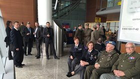 Rusové vyhnali českou delegaci ze speciálu a na letišti v Moskvě zdrželi na čtyři hodiny. Snímek z čekání pořídil místopředseda sněmovny Petr Gazdík (STAN)