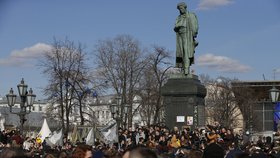 V Moskvě začala protivládní demonstrace, Navalnyj byl zatčen.