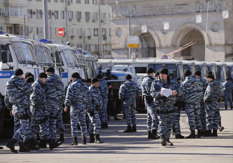 V Moskvě začala protivládní demonstrace, Navalnyj byl zatčen.